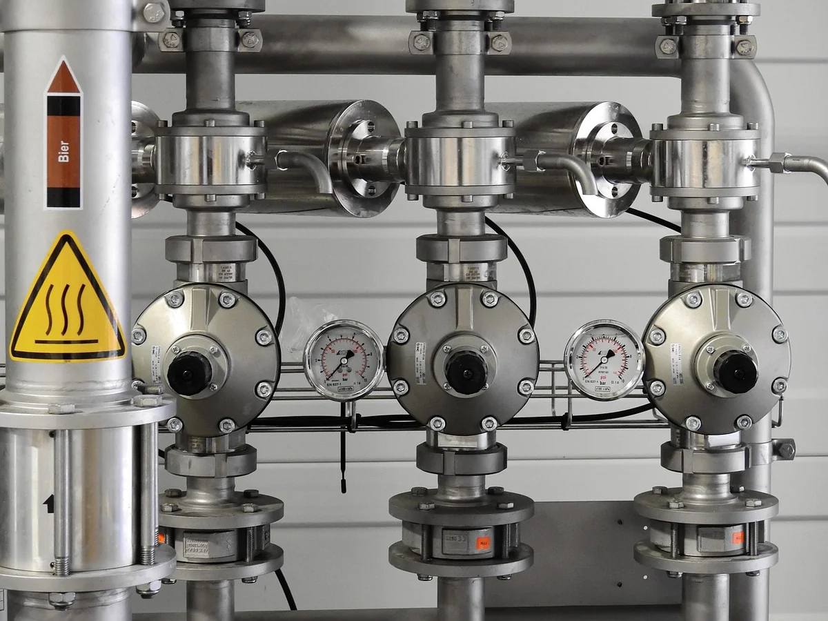 Assembler tube acier sans soudure : astuces et techniques innovantes en 2026