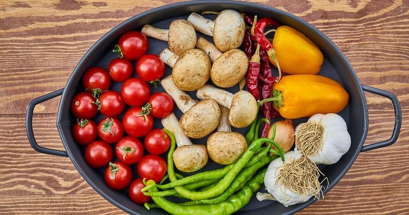 Staub vs Le Creuset : lequel choisir vraiment pour votre cuisine ?