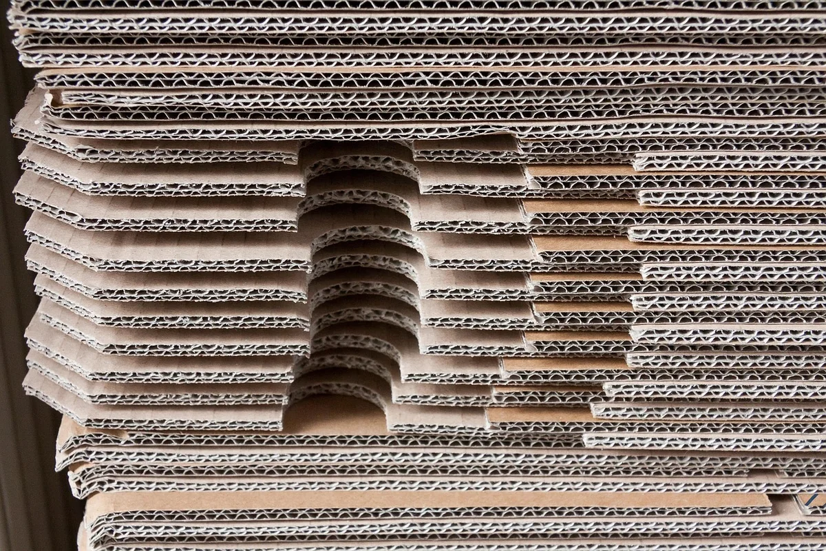 Comment décorer sa cabane en carton sans se ruiner