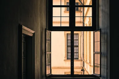 Comment fermer un escalier pour garder la chaleur : 7 solutions efficaces en 2026