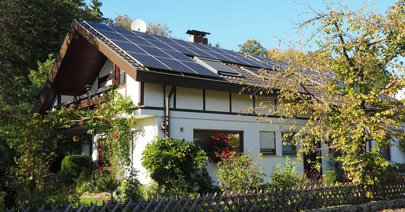 Le chauffage solaire pour abri de jardin : ce que ça donne vraiment