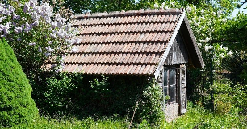 Chauffer un abri de jardin sans se ruiner : 5 solutions efficaces