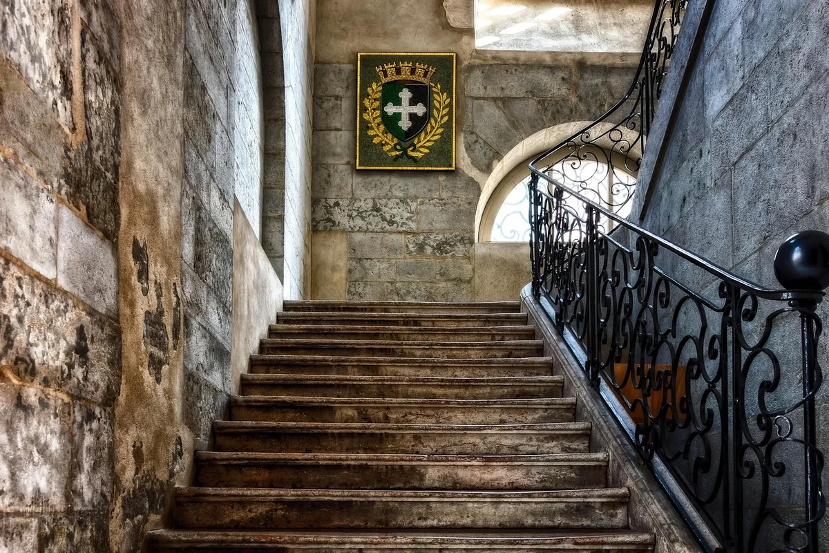 Monte escalier Stannah : prix moyen et tarifs 2026 détaillés