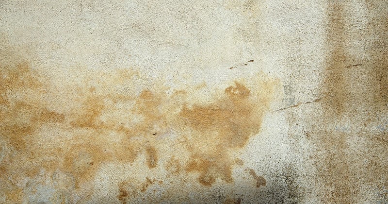 Comment fixer sur du crepi exterieur sans tout abimer