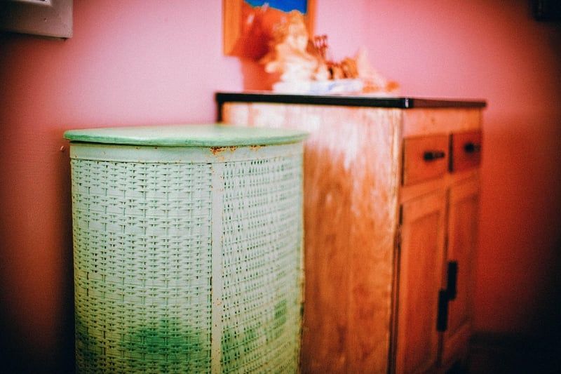 Idées astucieuses de rangement salle de bain avec paniers en 2026