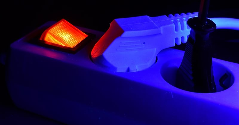 Brancher une prise électrique : phase, neutre, terre et les 3 erreurs qui font disjoncter
